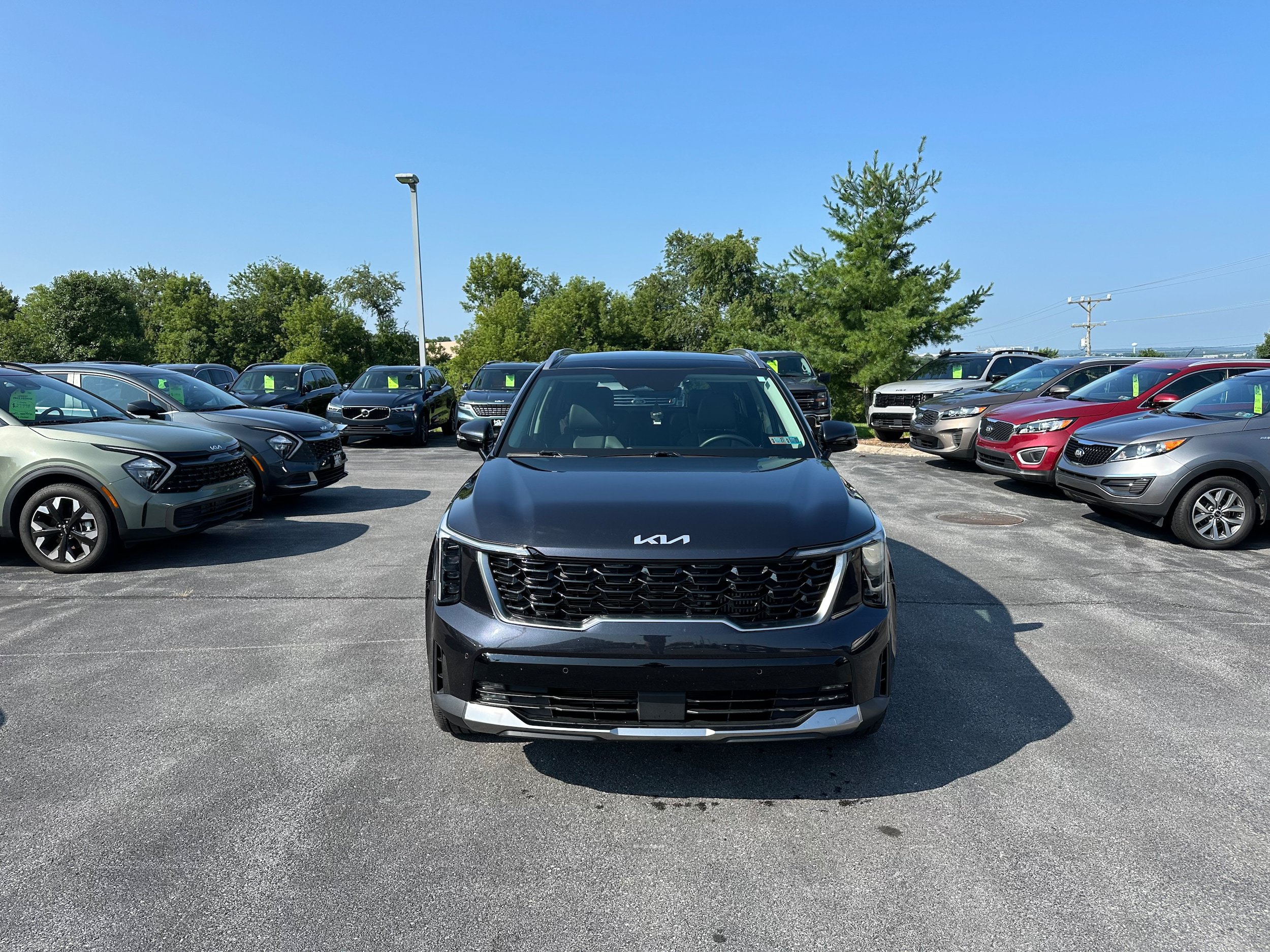 Used 2025 Kia Sorento EX w/ Panoramic Sunroof Package AWD/4WD image 2