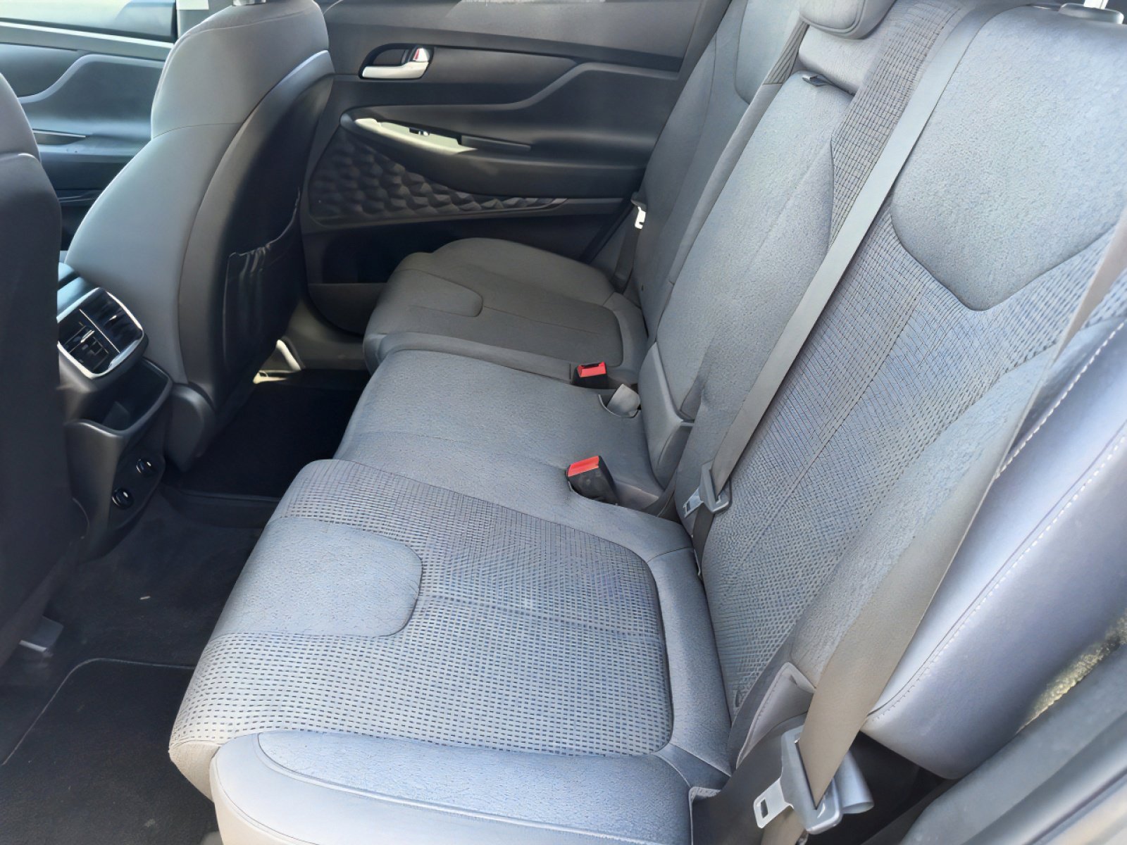 Used 2020 Hyundai Santa Fe SE image 13