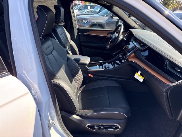 New 2025 Jeep Grand Cherokee Summit AWD/4WD image 9