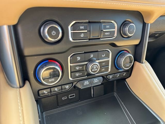 Used 2023 Chevrolet Tahoe Premier AWD/4WD image 25