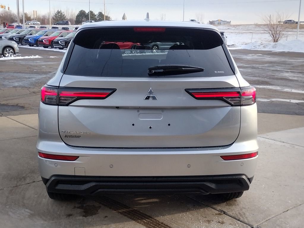 New 2026 Mitsubishi Outlander ES image 17