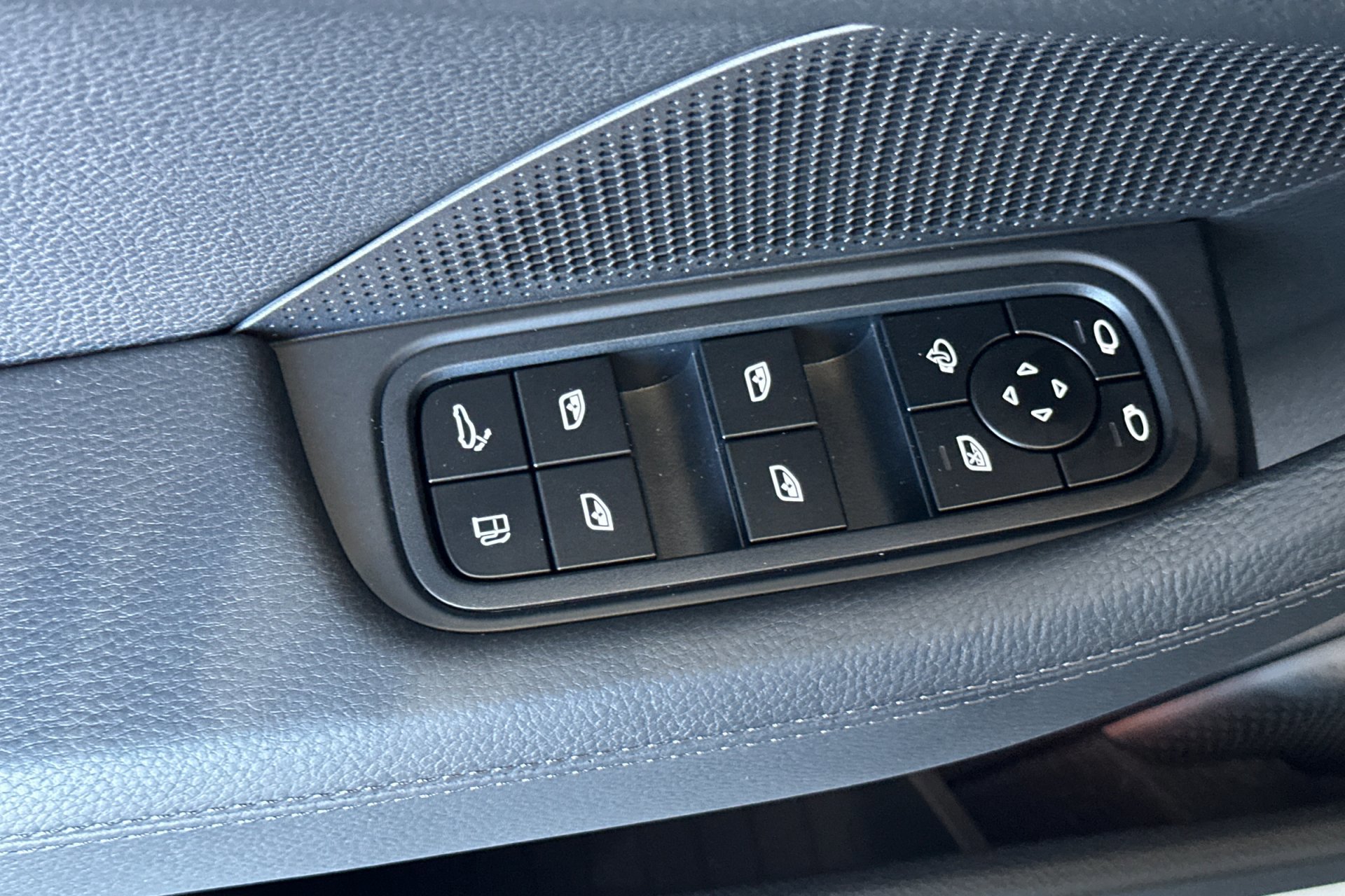 New 2025 Porsche Panamera 4S image 13