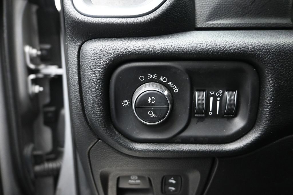 Used 2020 RAM 1500 Laramie RWD image 12