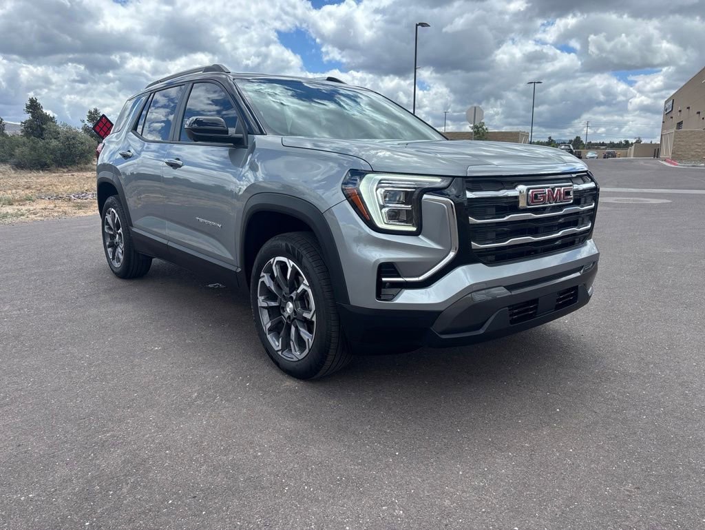 Used 2025 GMC Terrain Elevation w/ Elevation Premium Package AWD/4WD image 2