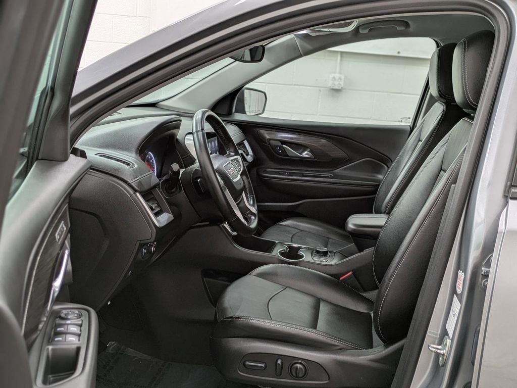 Used 2024 GMC Terrain SLT AWD/4WD image 3
