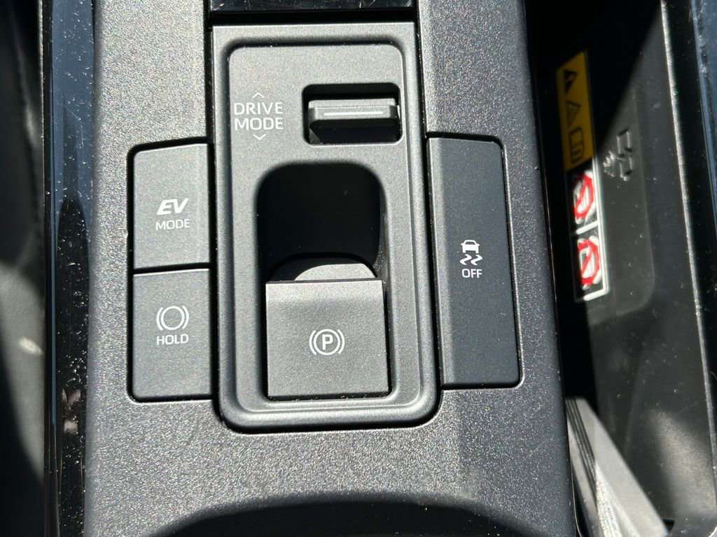 Used 2025 Toyota Prius XLE FWD image 26