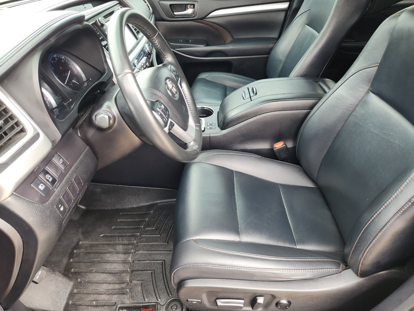 Used 2019 Toyota Highlander XLE AWD/4WD image 16