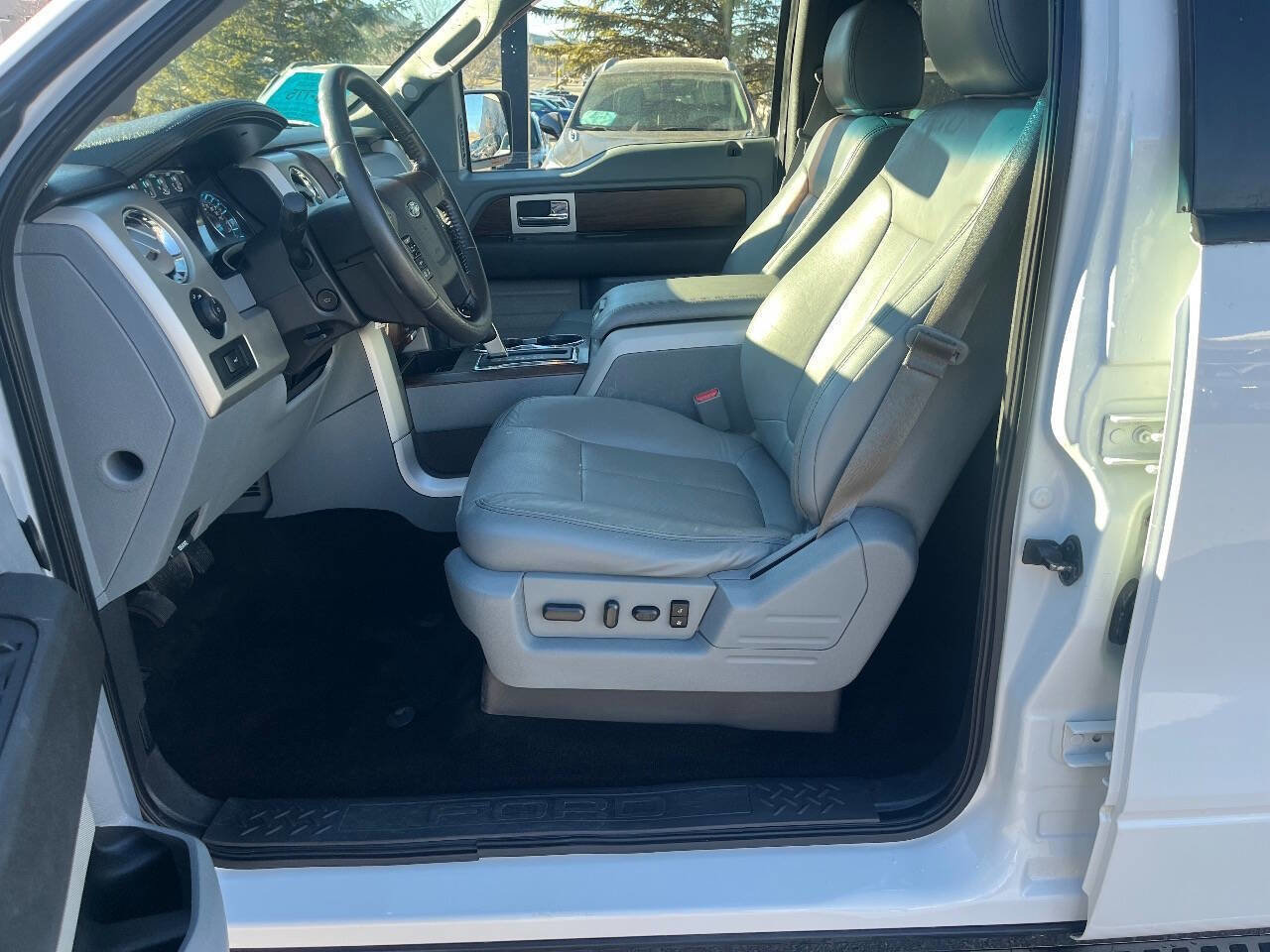 Used 2014 Ford F150 Lariat w/ Equipment Group 502A Luxury image 11