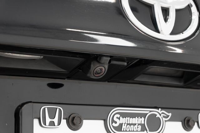Used 2022 Toyota Highlander L FWD image 15