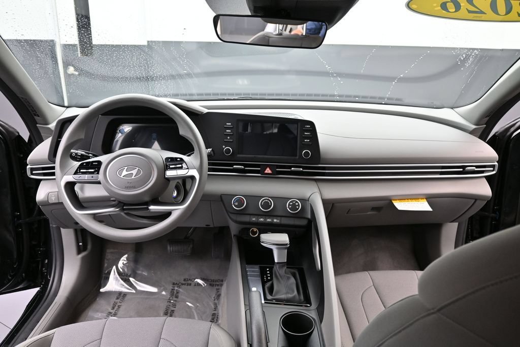 Certified 2026 Hyundai Elantra SE FWD image 9