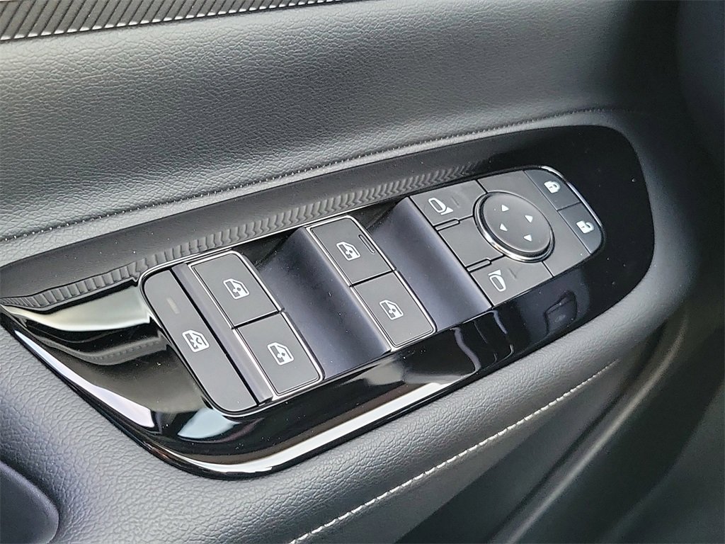 Certified 2025 Nissan Murano SV image 14