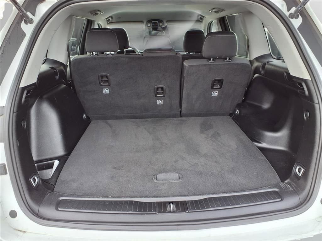 Used 2023 Jeep Grand Cherokee Laredo image 25