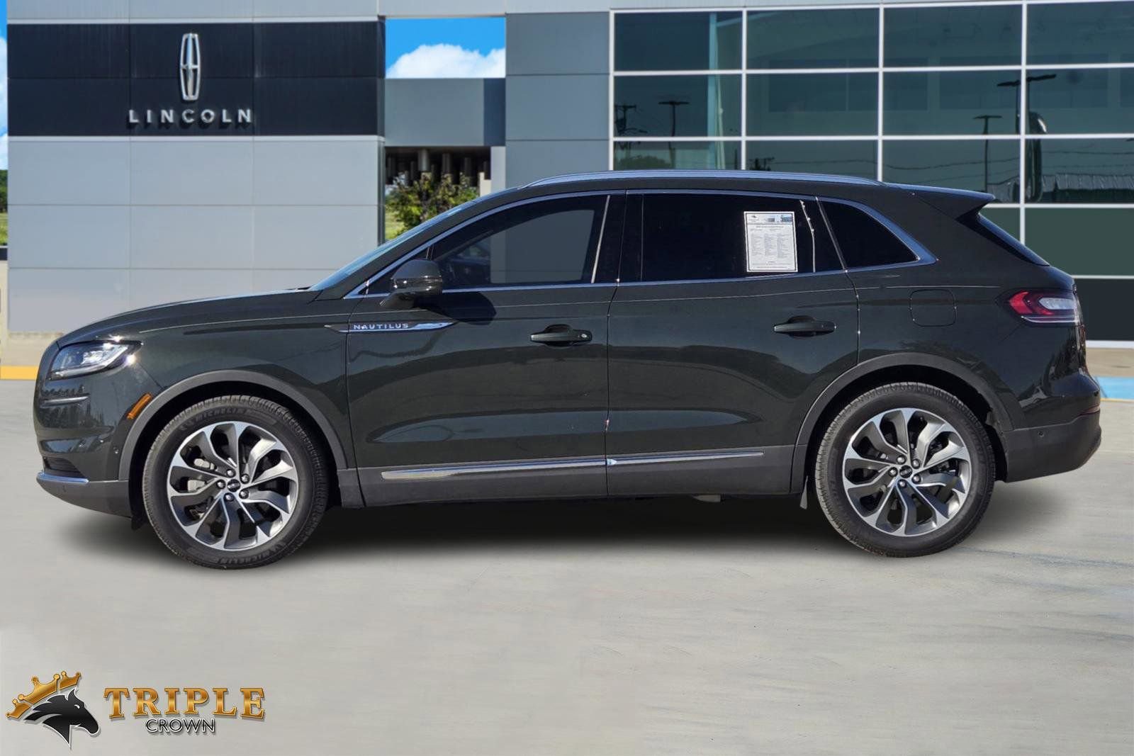 Used 2023 Lincoln Nautilus Reserve w/ Equipment Group 201A image 3
