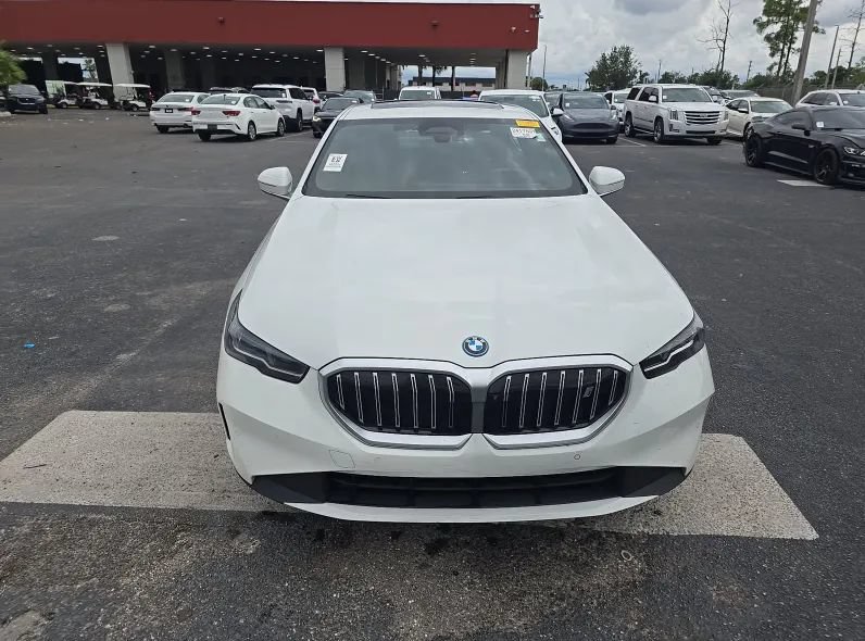 Used 2025 BMW i5 eDrive40i w/ Premium Package RWD image 2