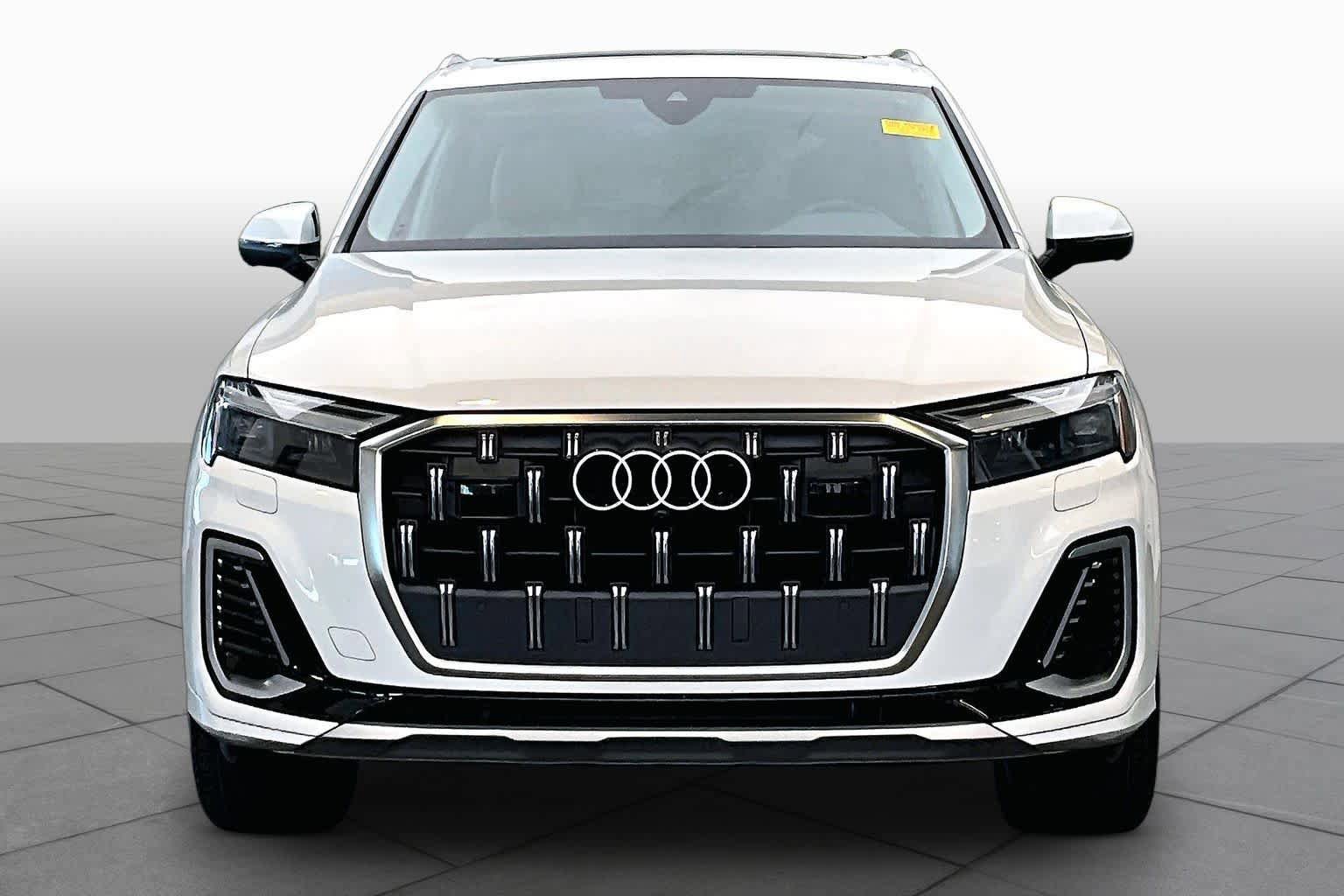 Used 2025 Audi Q7 2.0T Premium w/ Convenience Package AWD/4WD image 4