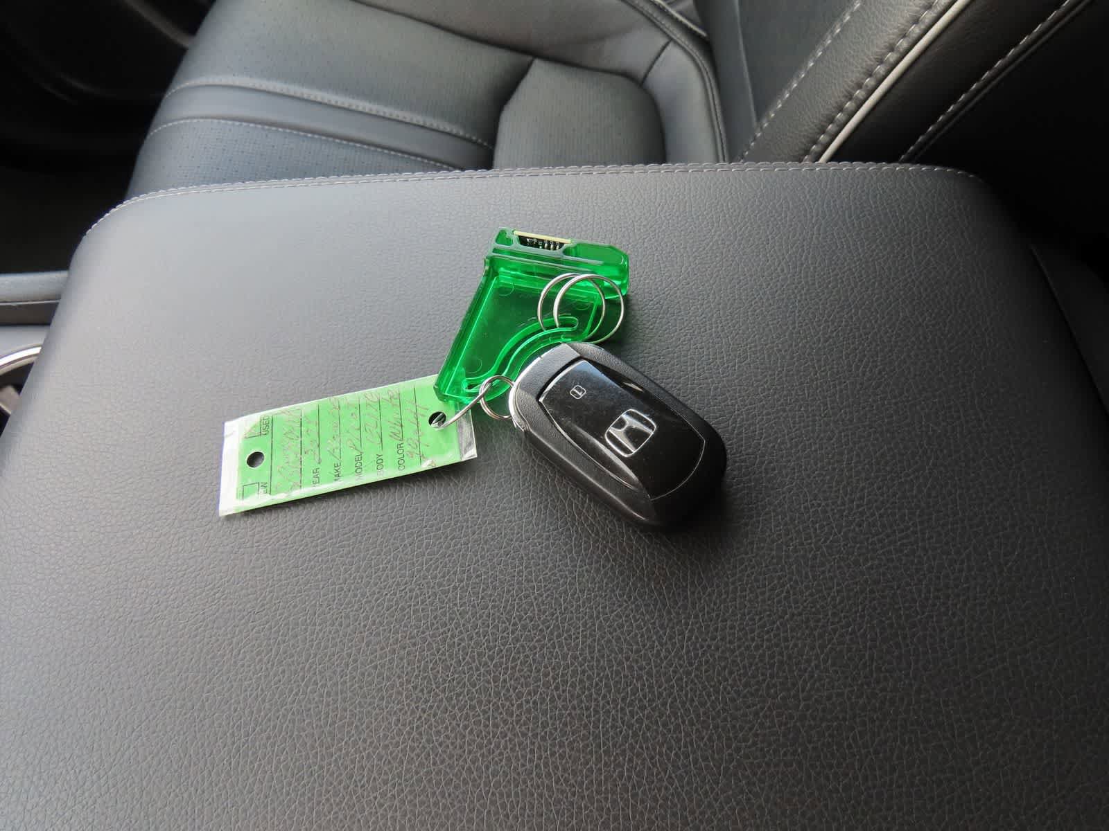 Used 2025 Honda Pilot Elite image 32