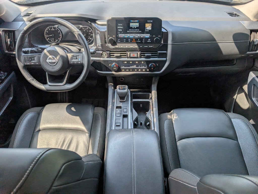 Used 2023 Nissan Pathfinder SL w/ Lighting Package (N92) FWD image 32