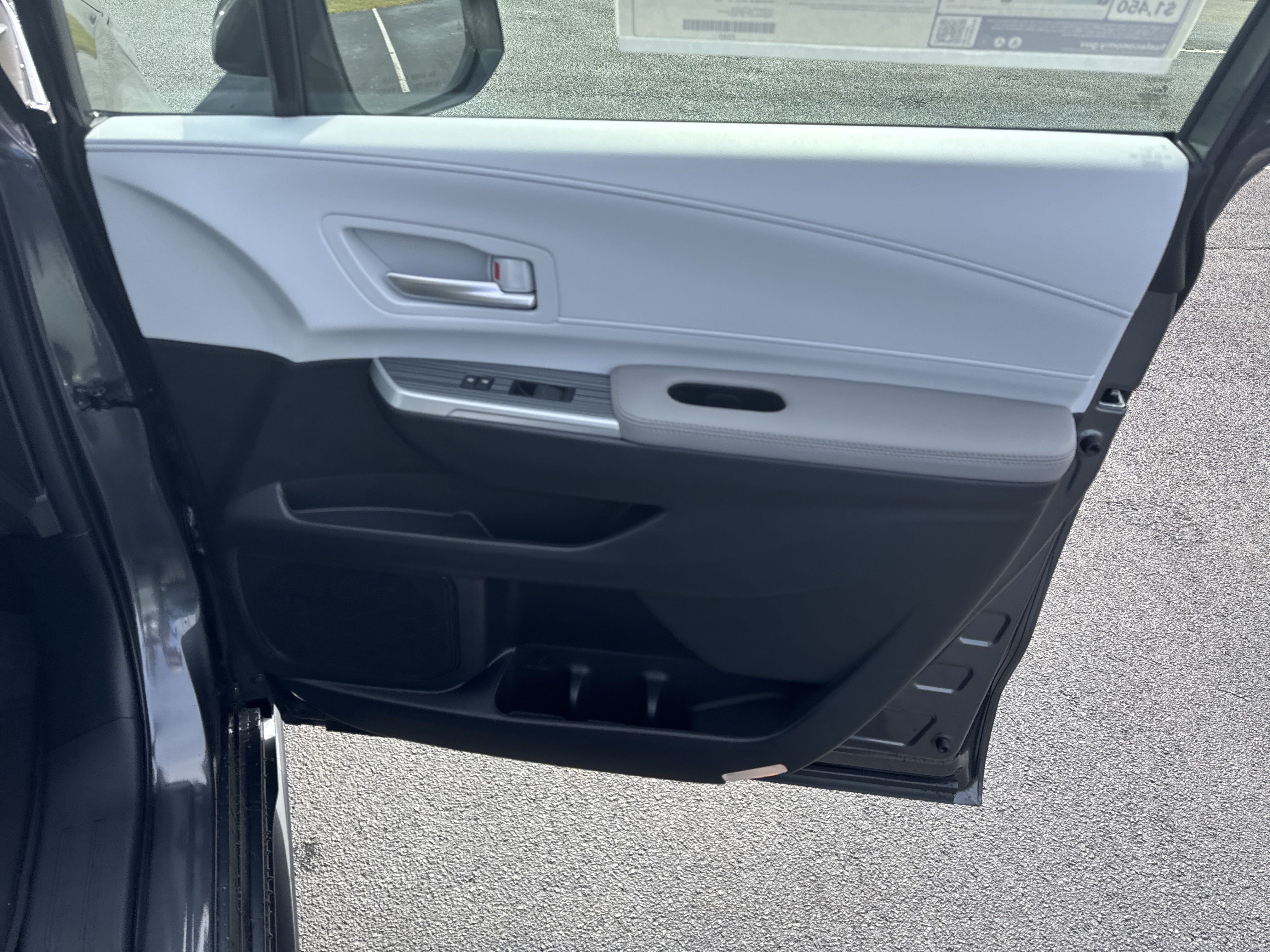 New 2025 Toyota Sienna XLE FWD image 39