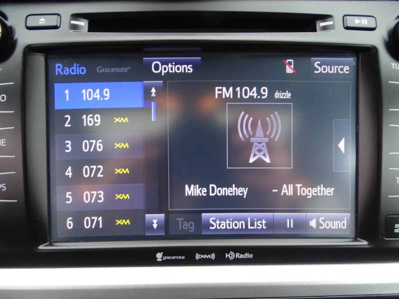 Used 2017 Toyota Highlander XLE image 25