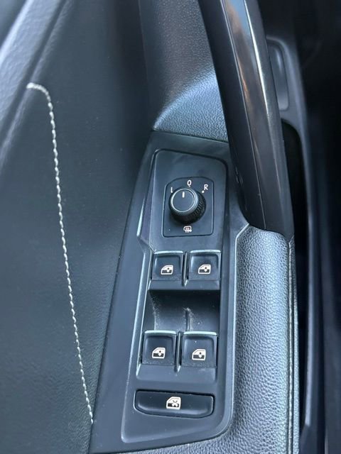 Used 2022 Volkswagen Tiguan SE R-Line image 17