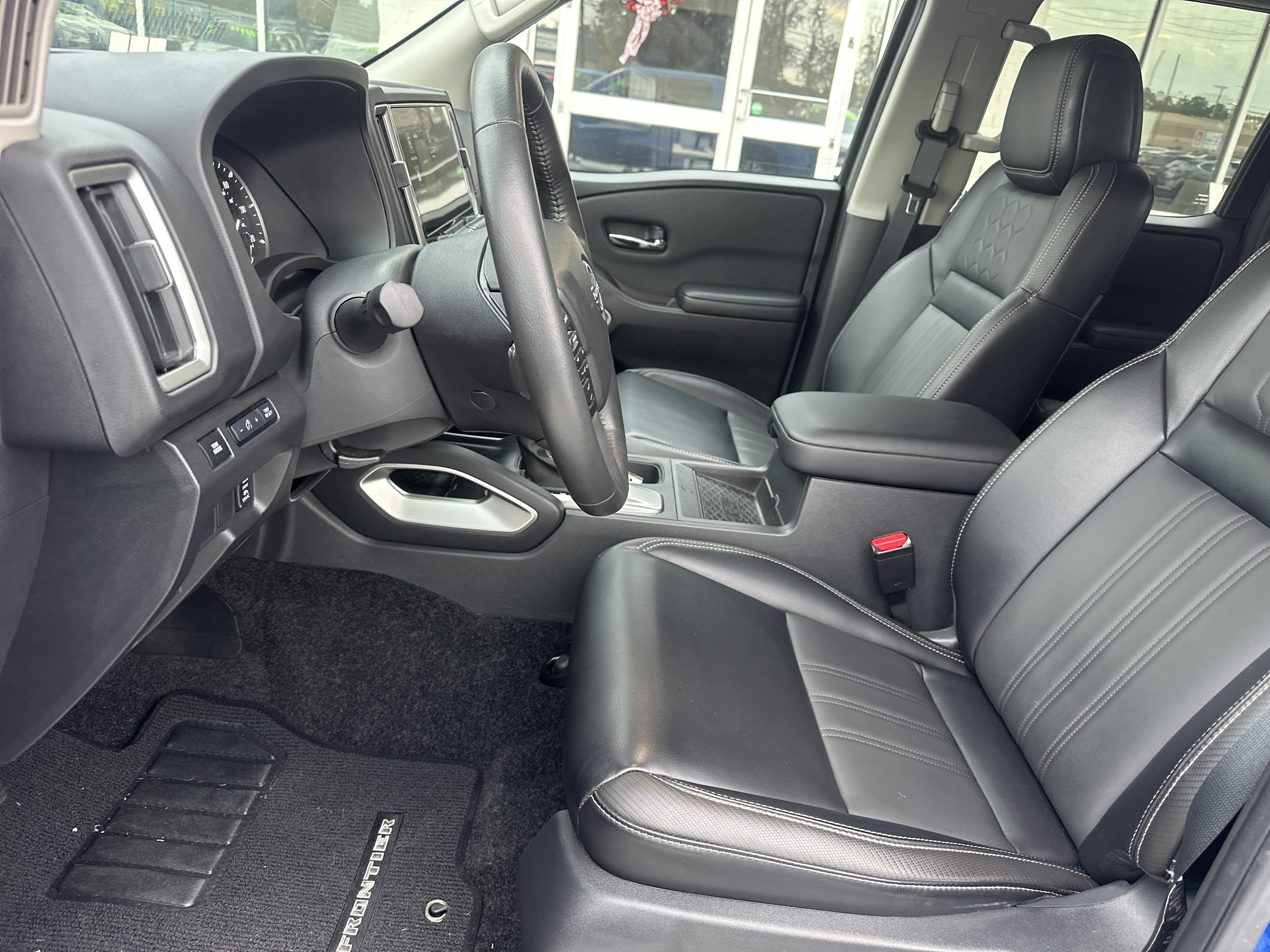 Used 2025 Nissan Frontier SL image 10