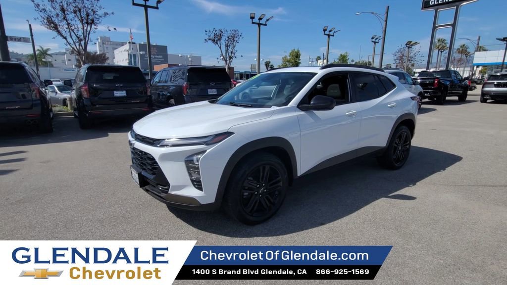 Used 2024 Chevrolet Trax ACTIV w/ Sunroof Package image 4