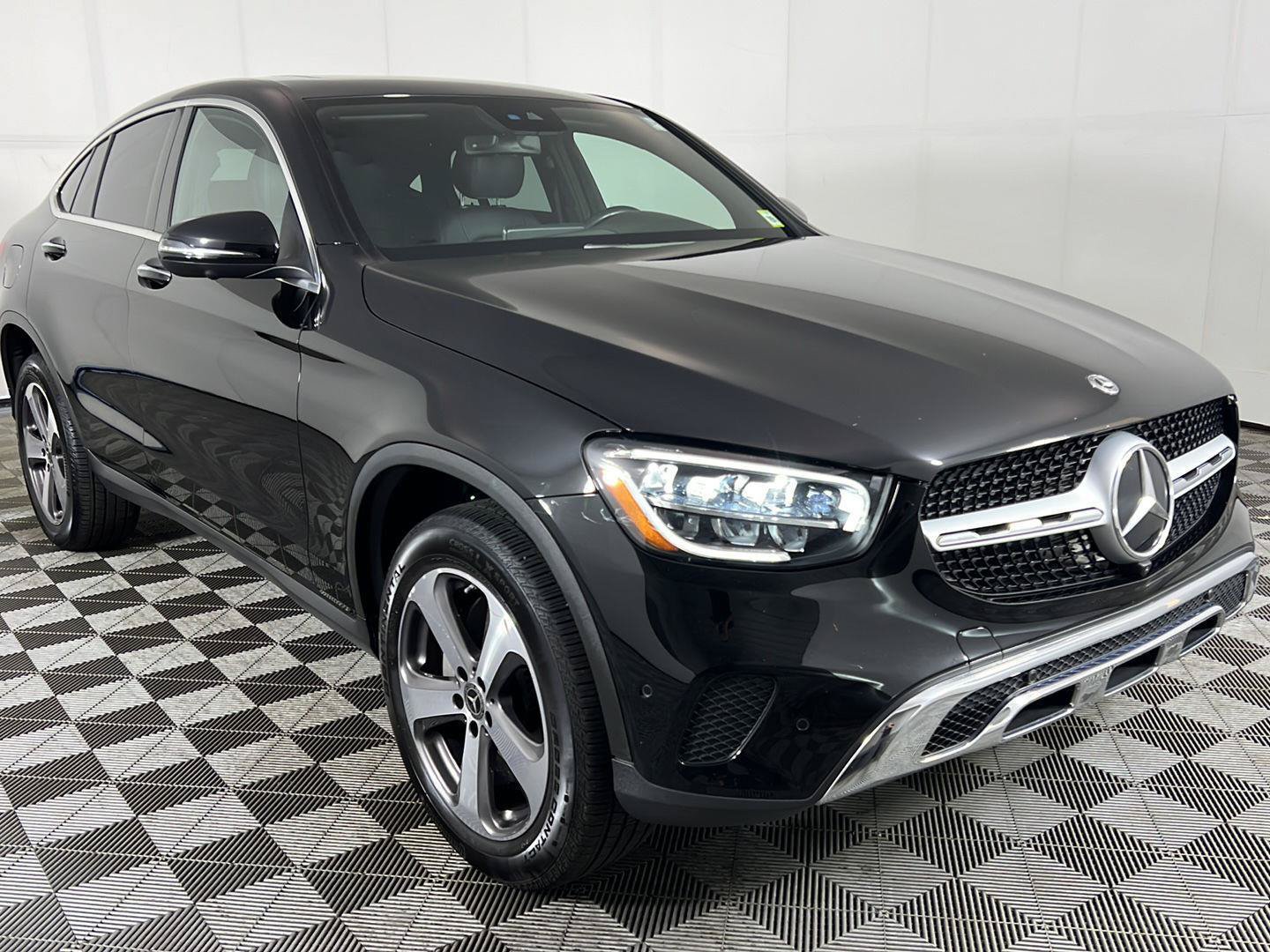 Used 2023 Mercedes-Benz GLC 300 4MATIC Coupe image 21