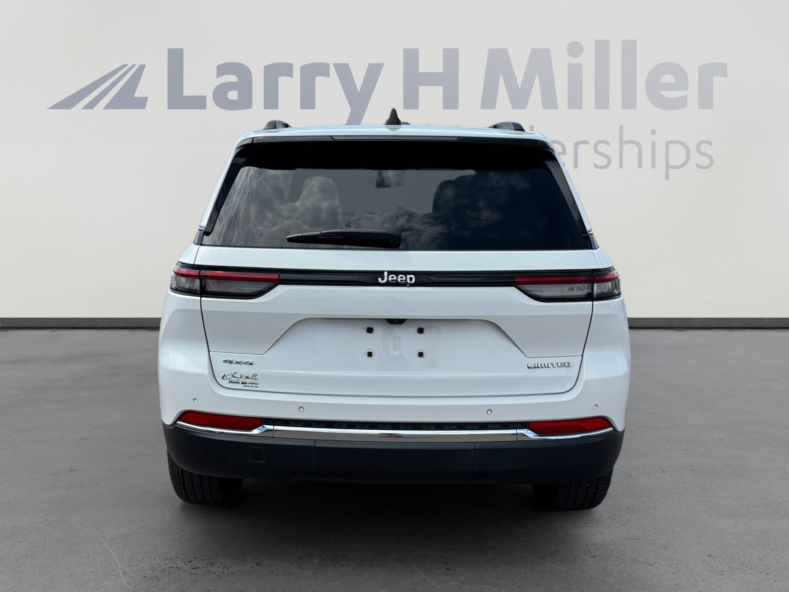 Used 2022 Jeep Grand Cherokee Limited AWD/4WD image 4