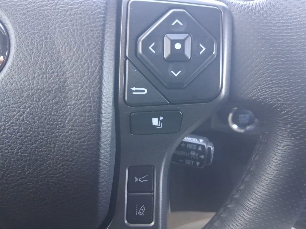 Used 2021 Toyota Tacoma TRD Off-Road w/ Technology Package AWD/4WD image 21