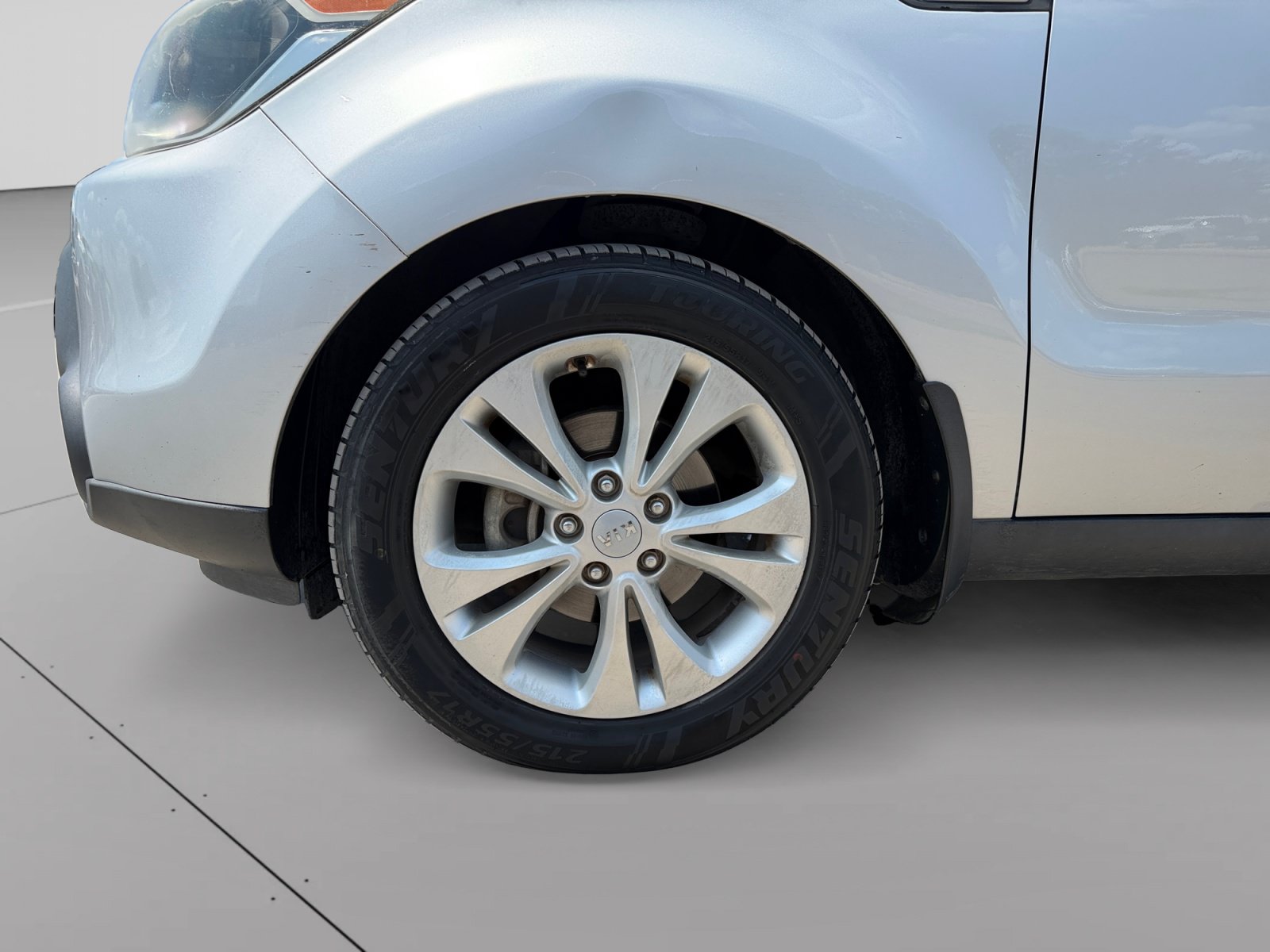 Used 2015 Kia Soul + FWD image 9