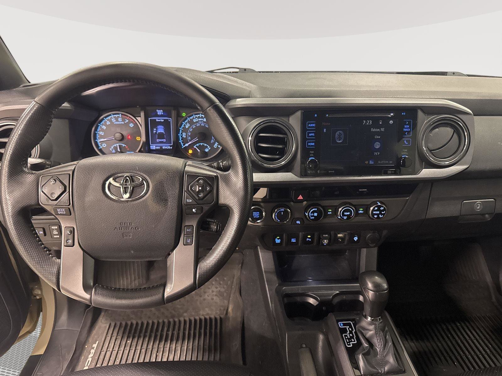 Used 2018 Toyota Tacoma TRD Off-Road w/ Technology Package AWD/4WD image 20
