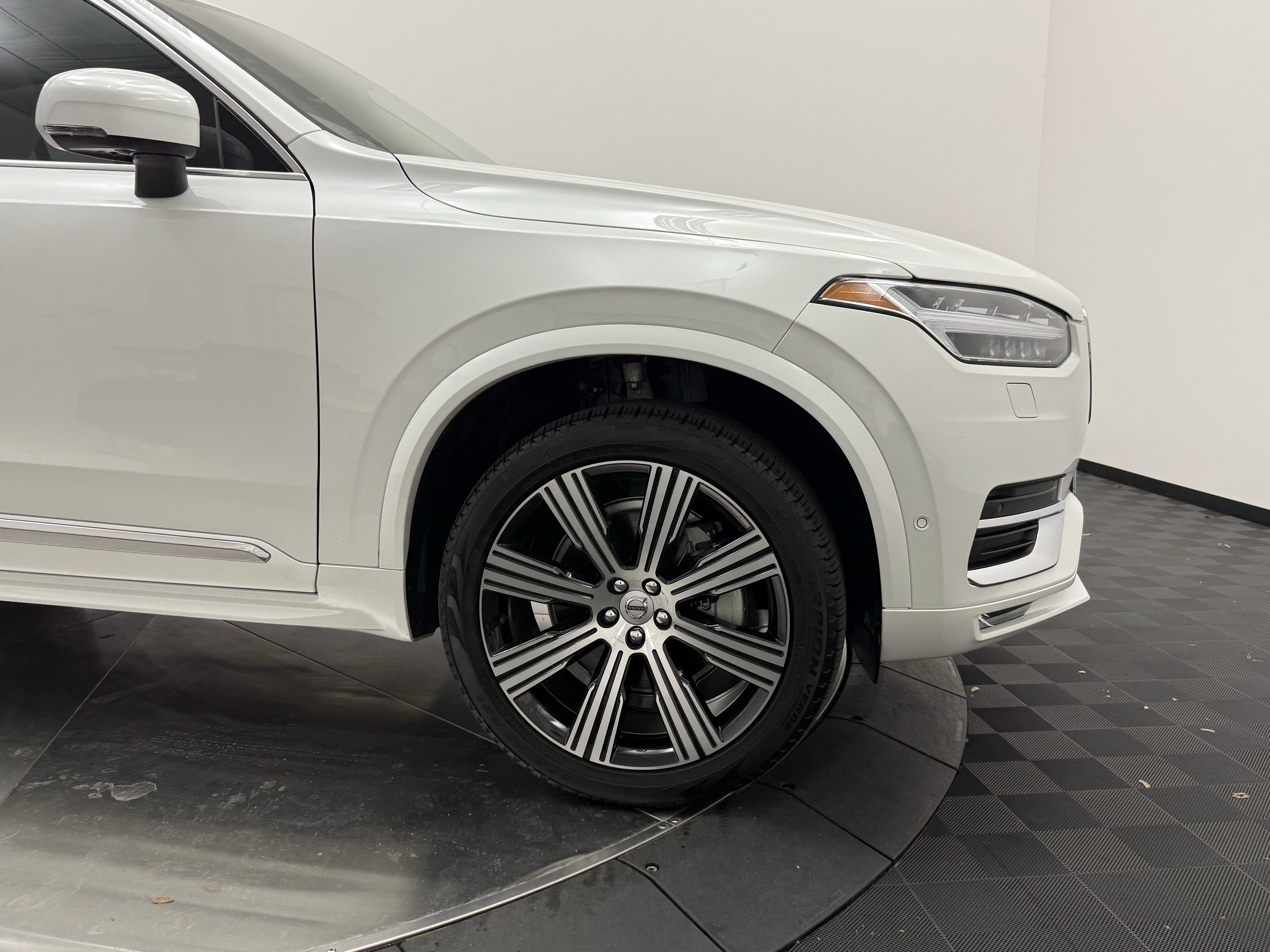 Certified 2024 Volvo XC90 B5 Plus AWD/4WD image 9