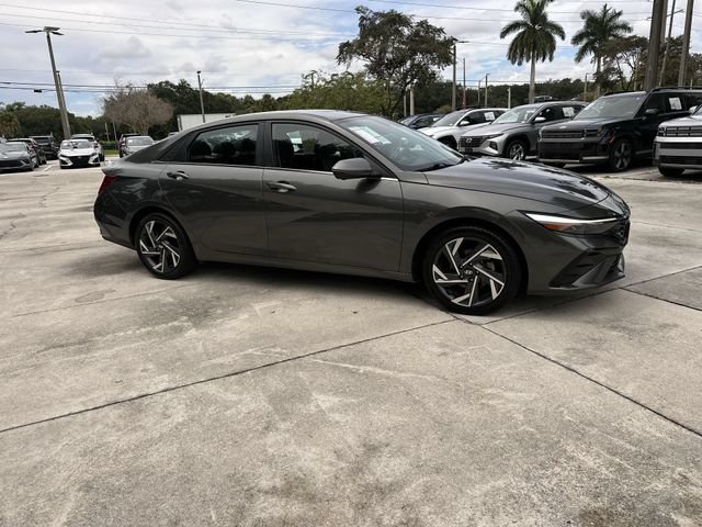 Used 2024 Hyundai Elantra Limited FWD image 15