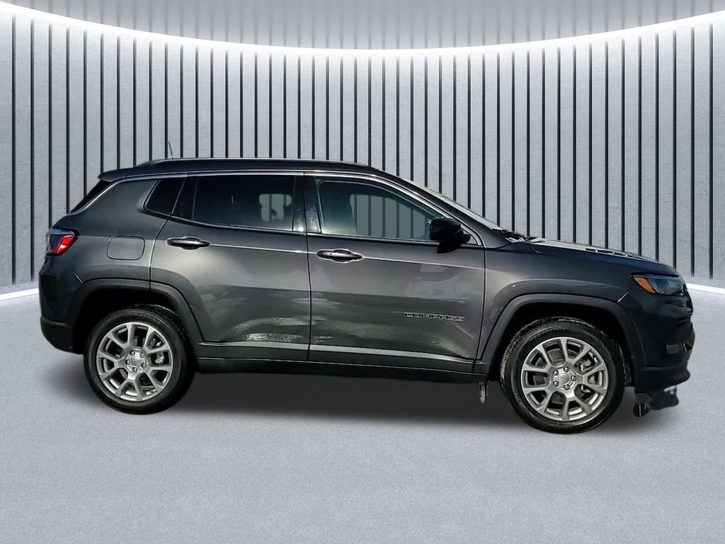 Used 2023 Jeep Compass Latitude AWD/4WD image 5