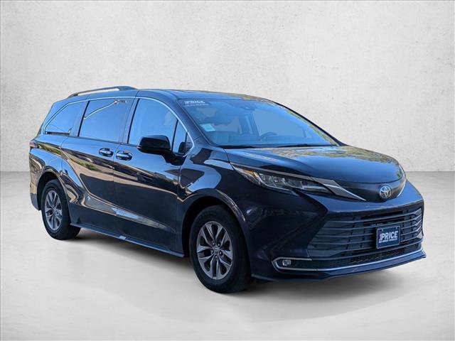Used 2022 Toyota Sienna XLE w/ XLE Plus Package AWD/4WD image 3