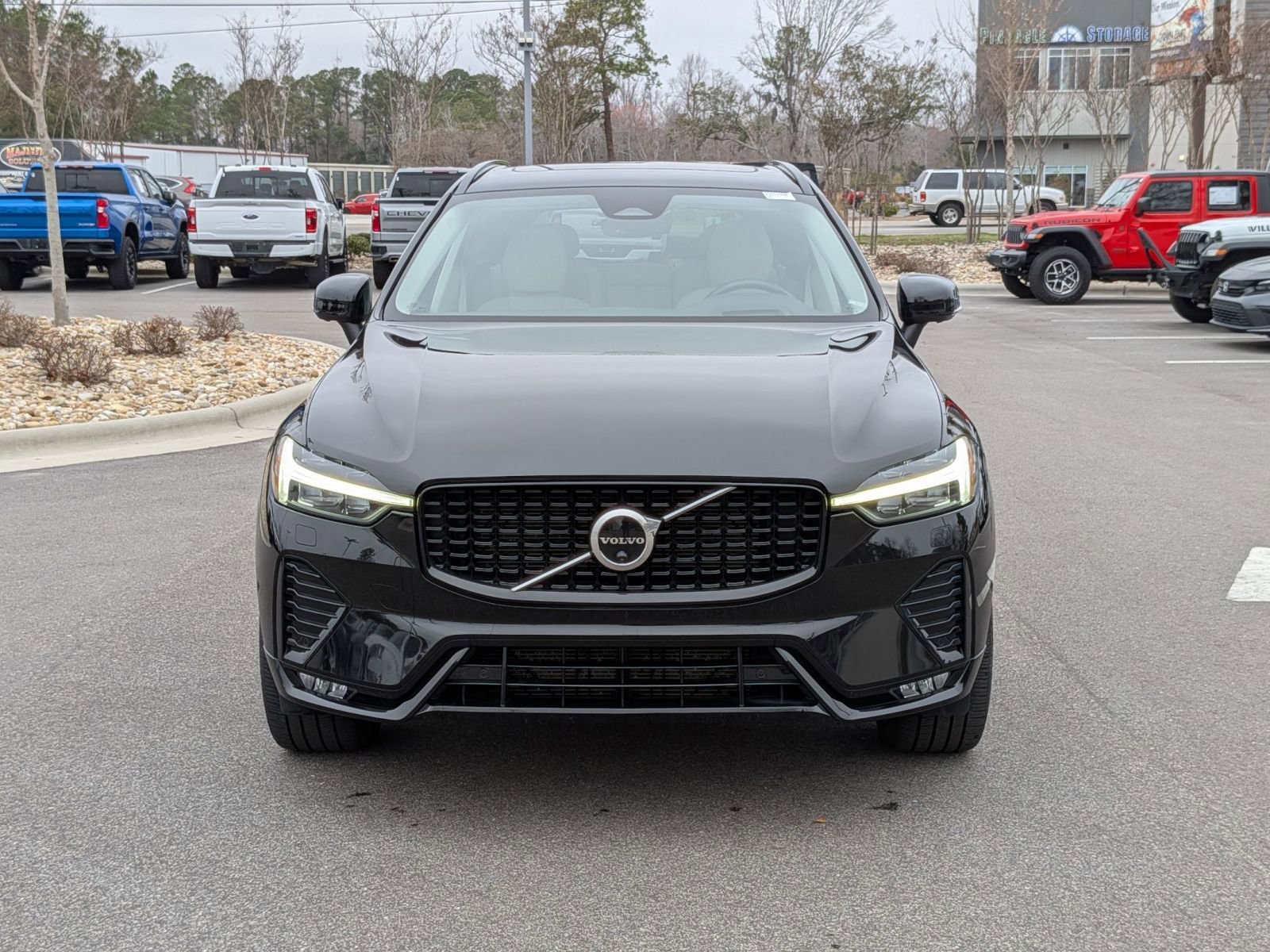 Used 2023 Volvo XC60 B5 Ultimate w/ Climate Package image 8