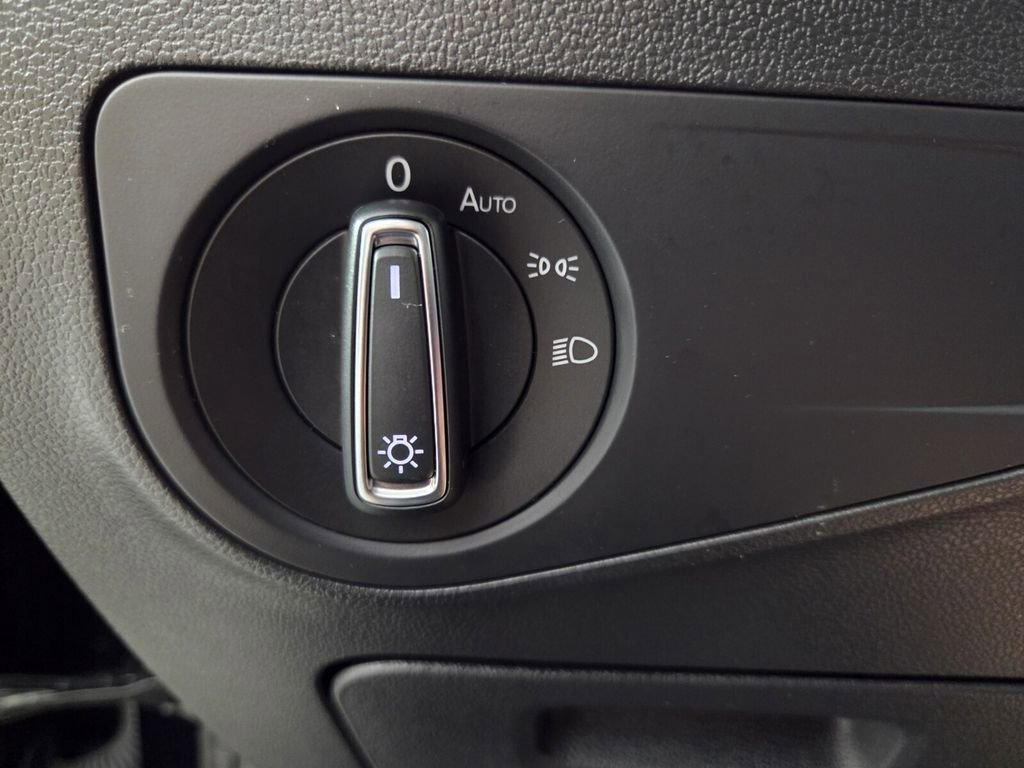 Used 2024 Volkswagen Tiguan SE image 20