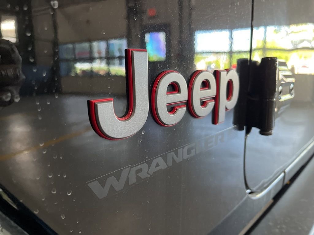 Used 2025 Jeep Wrangler Unlimited Rubicon AWD/4WD image 9