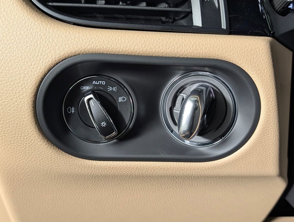 New 2026 Porsche Macan AWD/4WD image 35