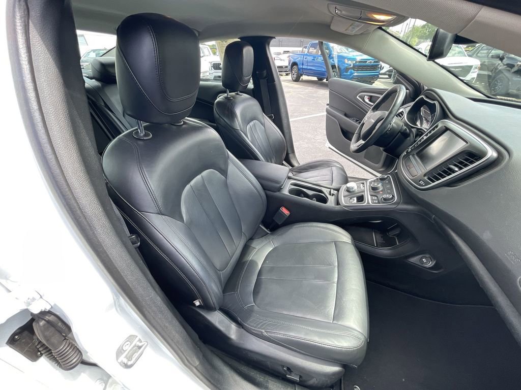 Used 2017 Chrysler 200 Limited Platinum FWD image 26