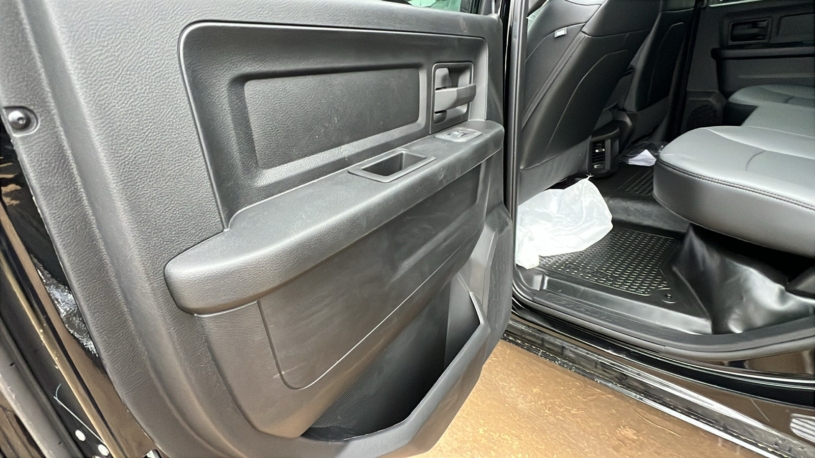 New 2026 RAM 2500 Tradesman w/ Chrome Appearance Group AWD/4WD image 18