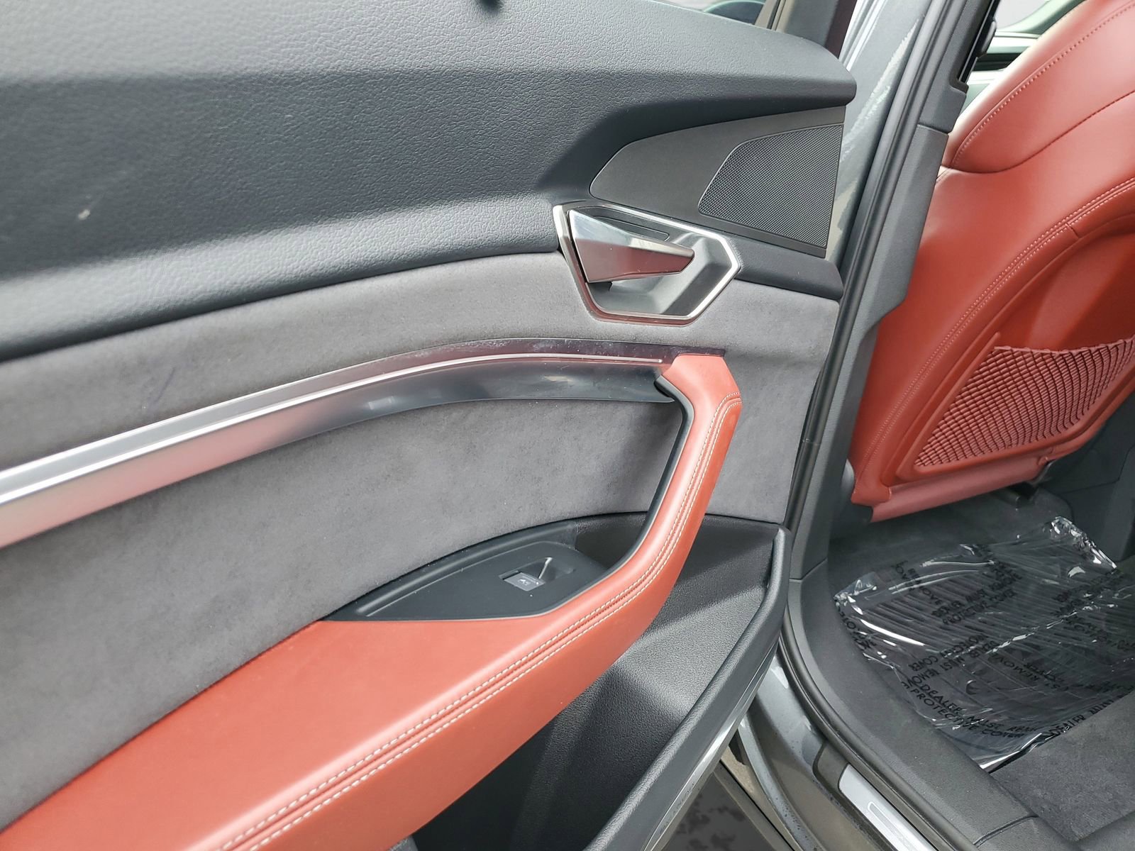 Used 2024 Audi SQ8 e-tron Prestige image 16