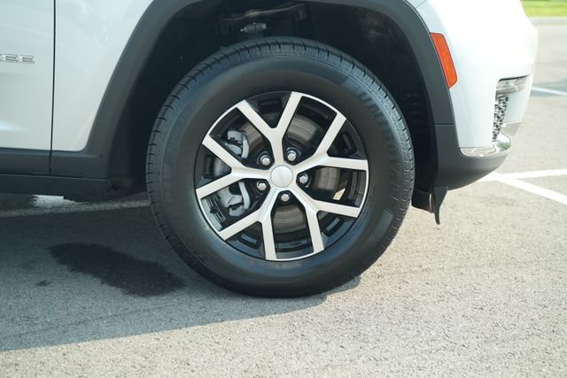 Used 2023 Jeep Grand Cherokee L Limited AWD/4WD image 51