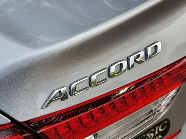 Used 2018 Honda Accord Touring image 8