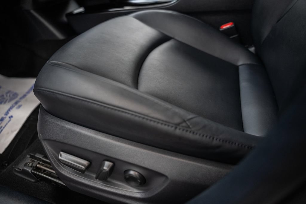 Certified 2021 Toyota Prius FWD image 38