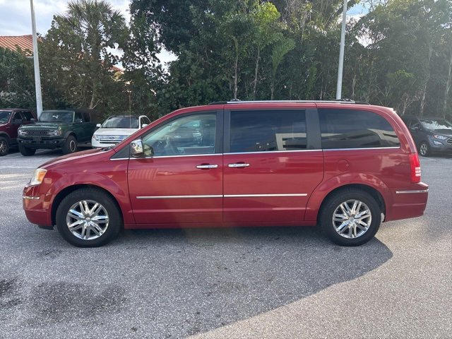 Used 2009 Chrysler Town & Country Limited w/ Entertainment Group #3 image 4