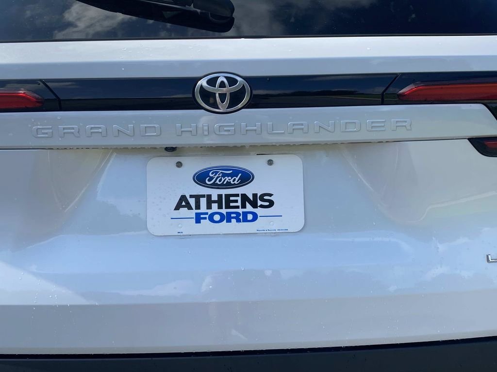 Used 2024 Toyota Grand Highlander AWD Hybrid image 7