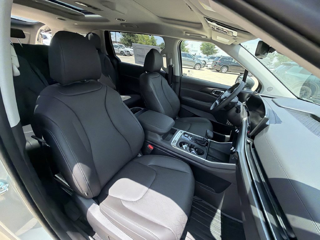 New 2027 Kia Carnival SX w/ Dark Edition Package FWD image 28