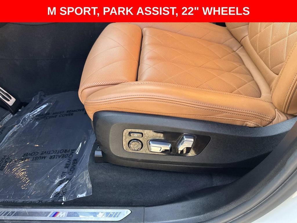 Used 2023 BMW X7 xDrive40i w/ M Sport Package AWD/4WD image 18