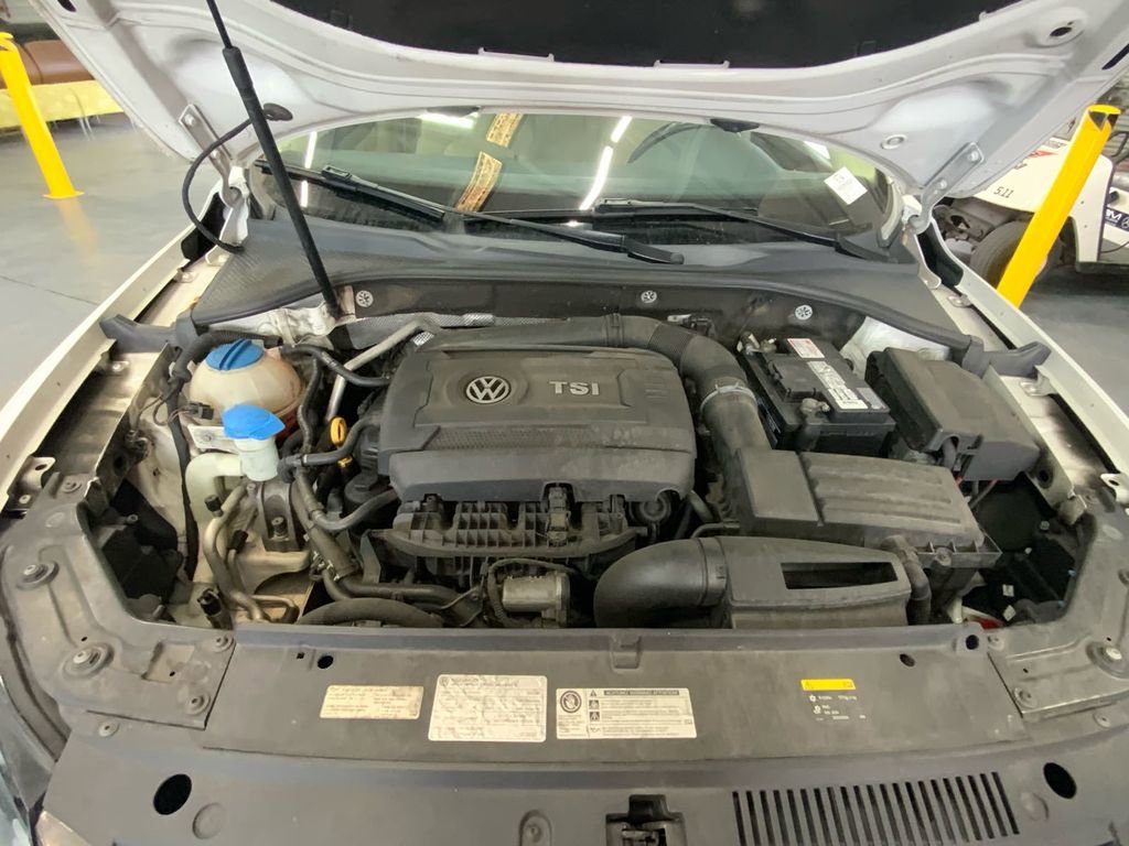 Used 2015 Volkswagen Passat 1.8T SE FWD image 12